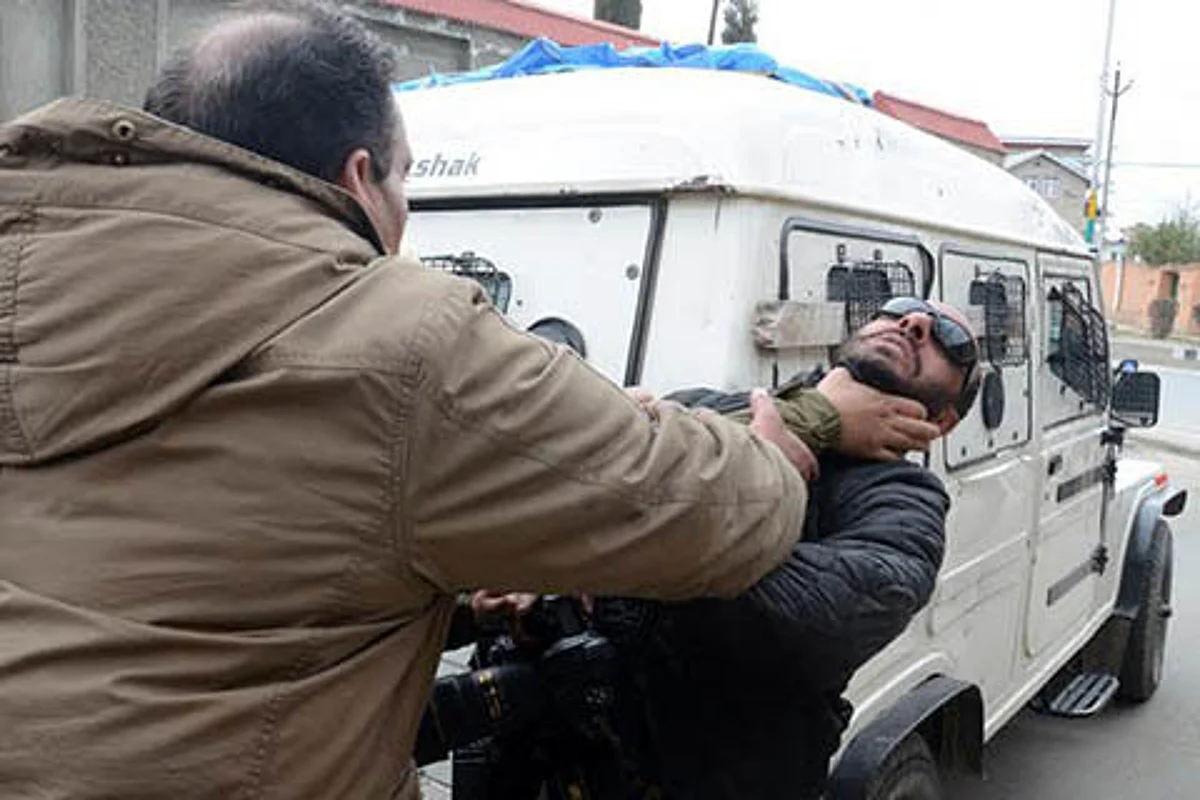 Cops assault journalists