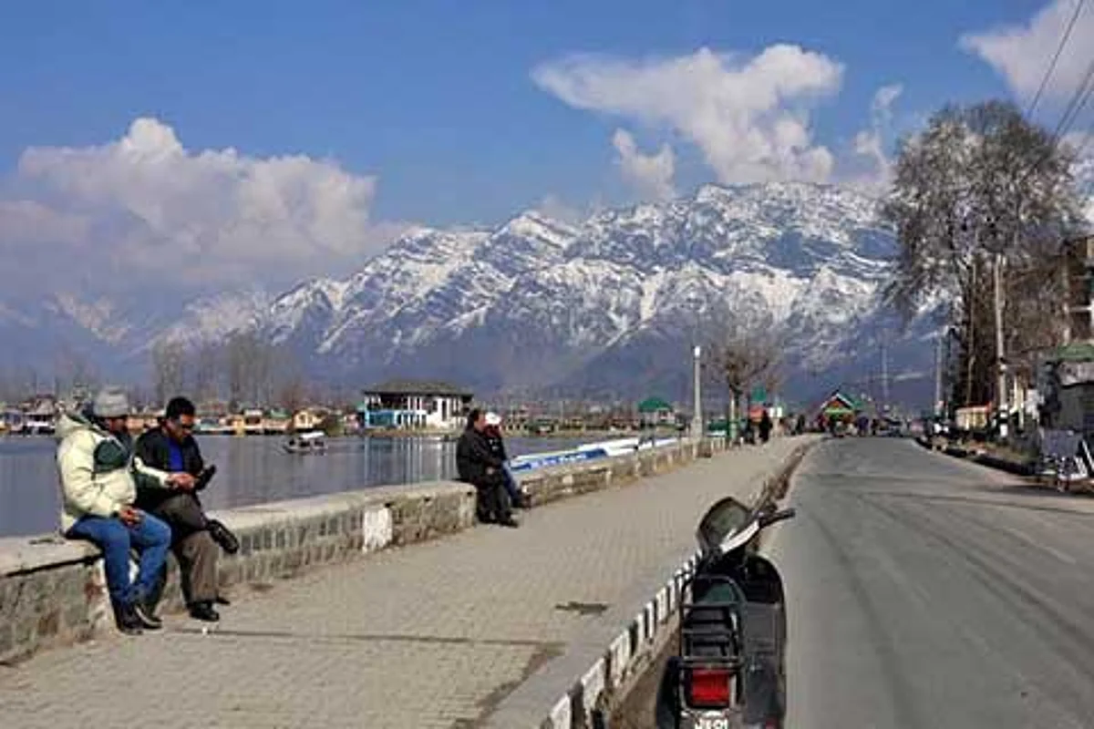 Div Com reviews progress of 4-lanning of Boulevard road