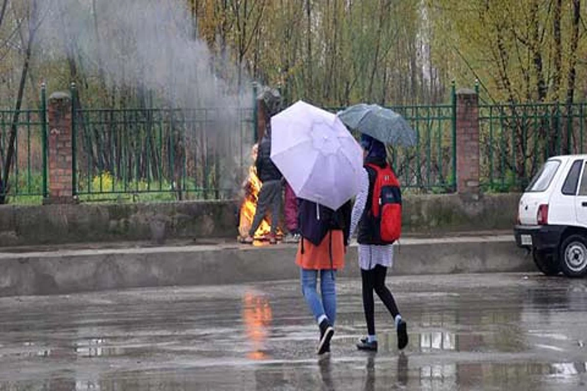 Weatherman predicts spell of rains, snowfall from today