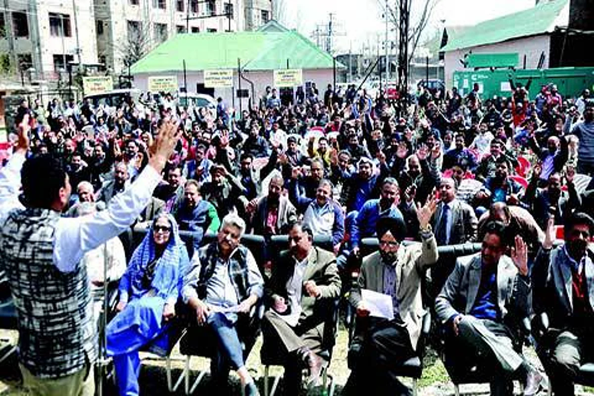PDD top brass, engineers protest adhocism in deptt
