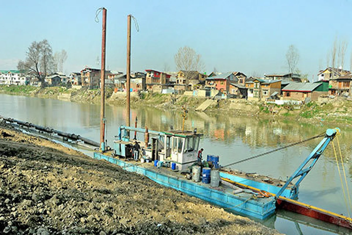 ‘Install extra machines for Jhelum dredging’
