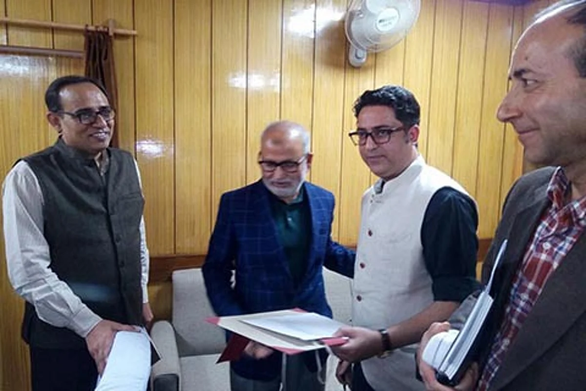 V-C holds review meeting of JKPCC