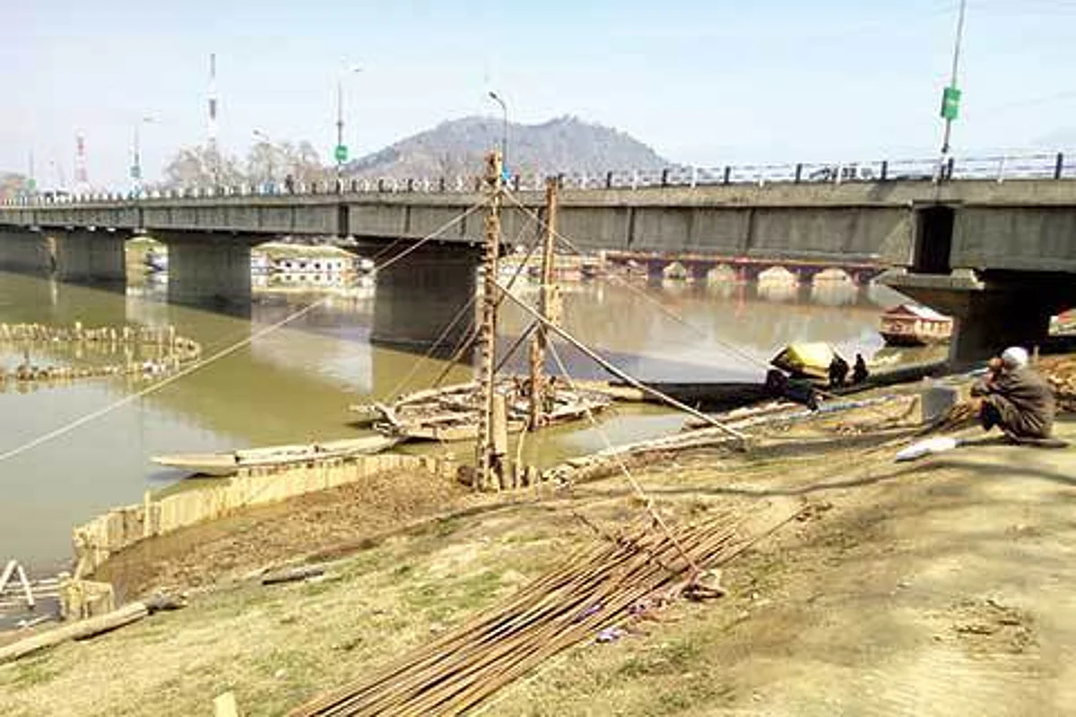 HC treats GK reports as PIL, orders status-quo on Rajbagh bridges