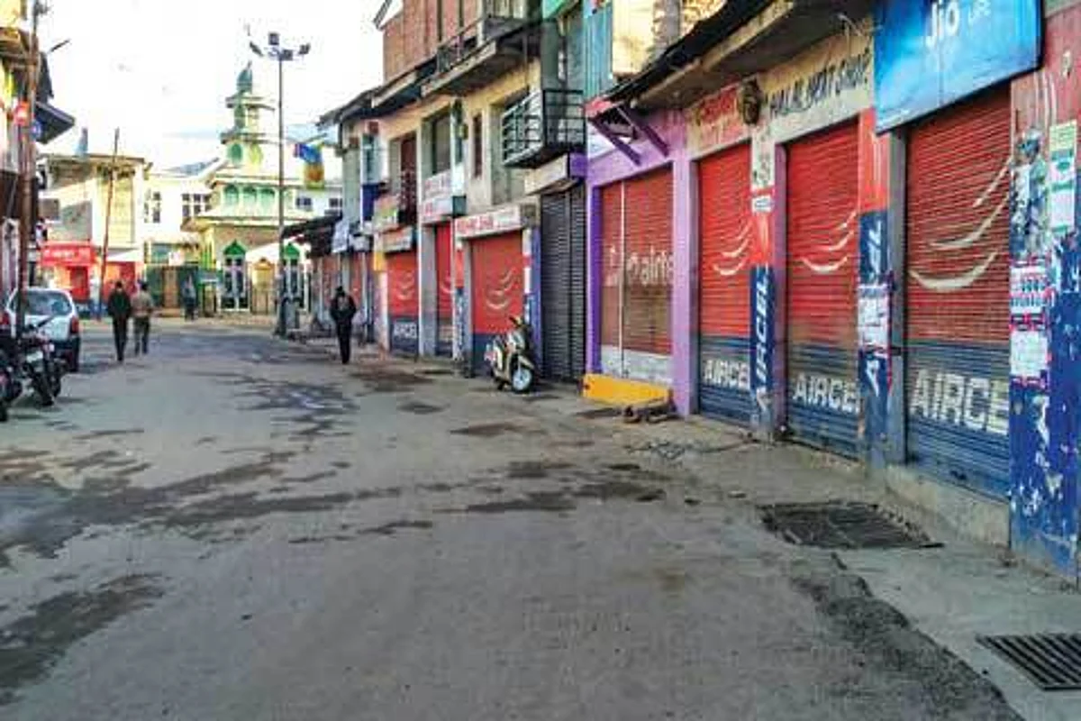 Kashmir remains shut, woman ‘died of tear-gas suffocation’ in Pulwama