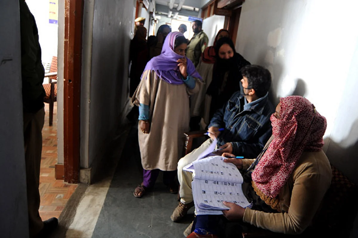 Three votes polled until 2 pm in Budgam, none in Khansahib
