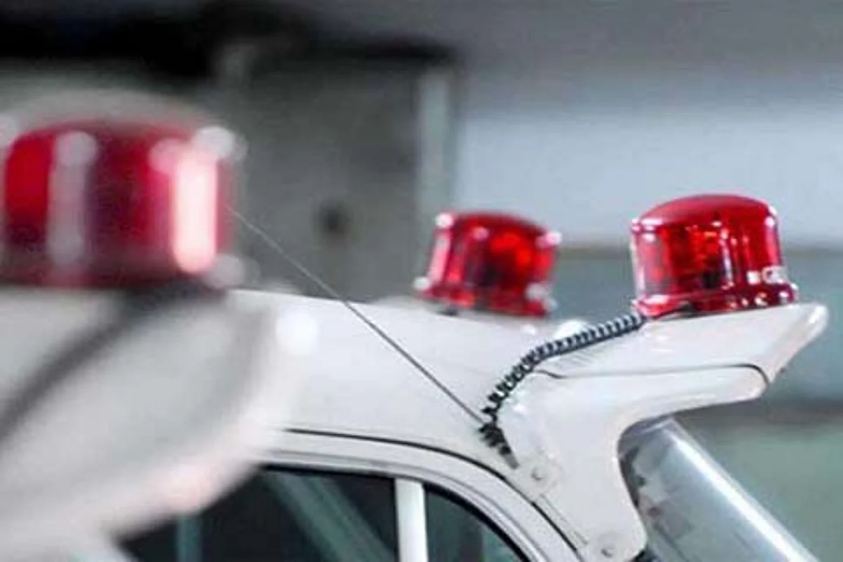 Ministers, Babus remove beacon lights from cars
