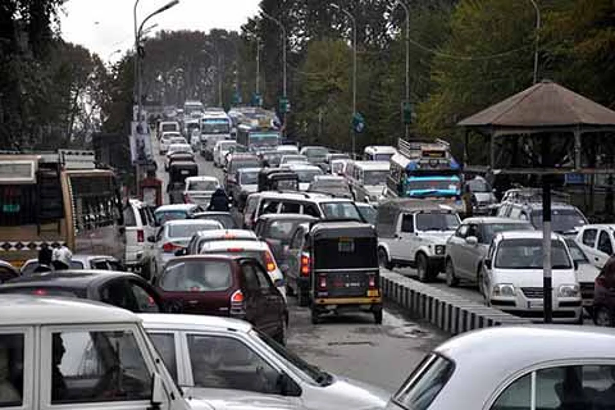 “Frequent traffic jams make life difficult in Anantnag”