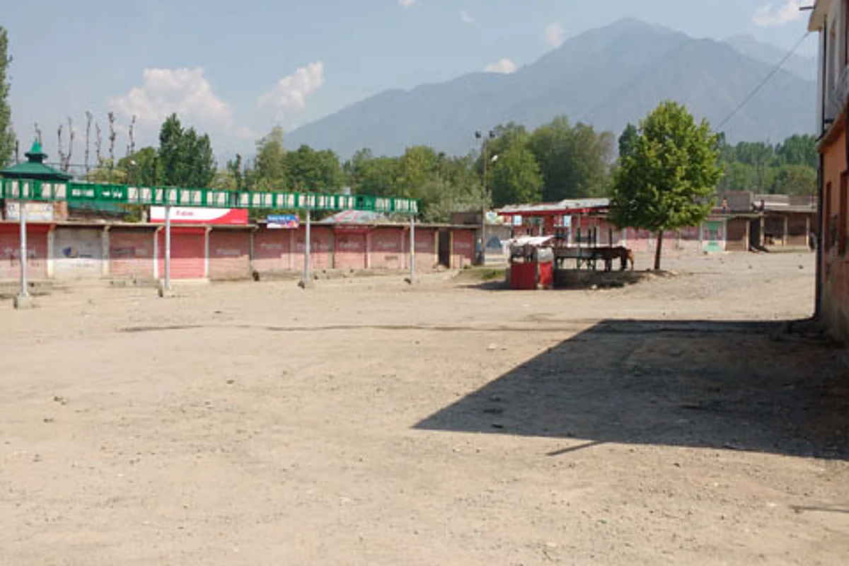 Seven students arrested during clashes in Tral