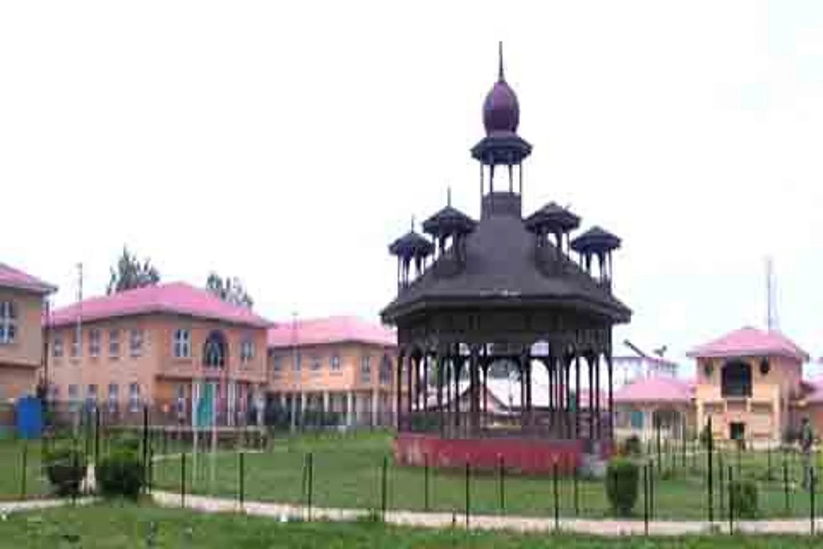 Dr Mushtaq assumes charge as Dir Handicrafts