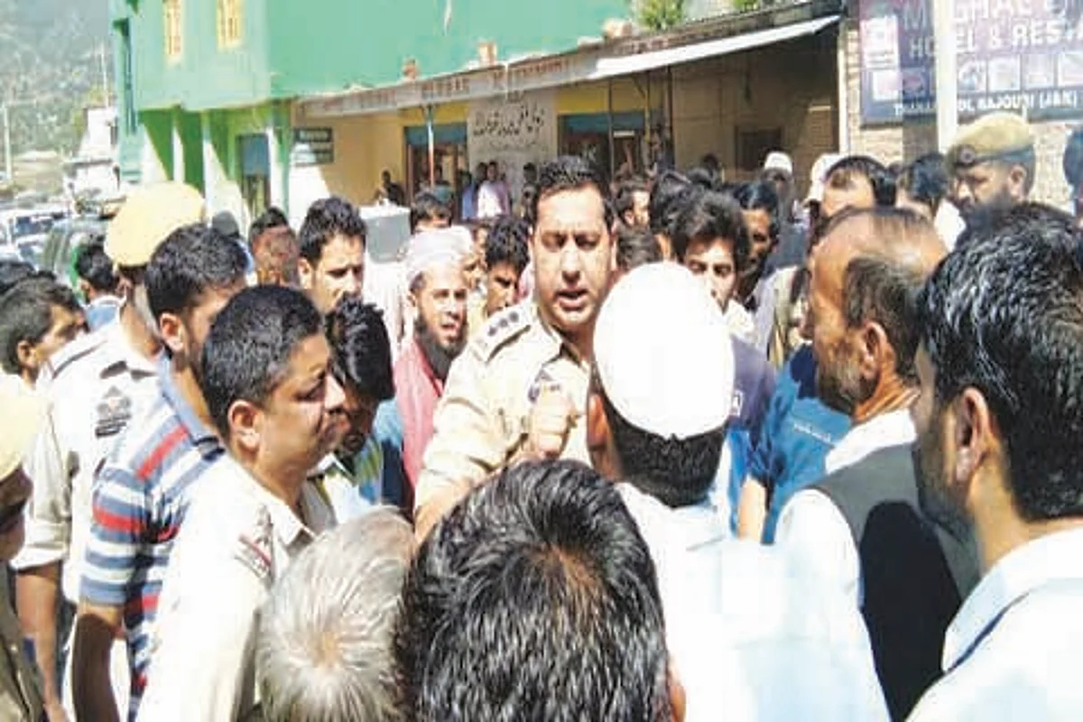 Villagers hold protest to demand connectivity