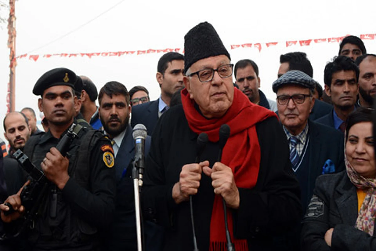Farooq apprises PM of situation in Kashmir Valley