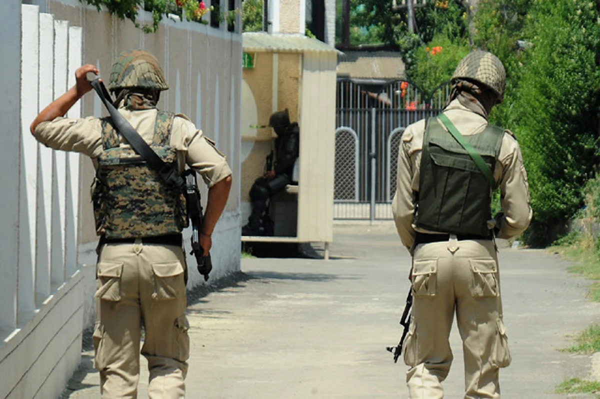 Hurriyat leader's house, office raided in Jammu