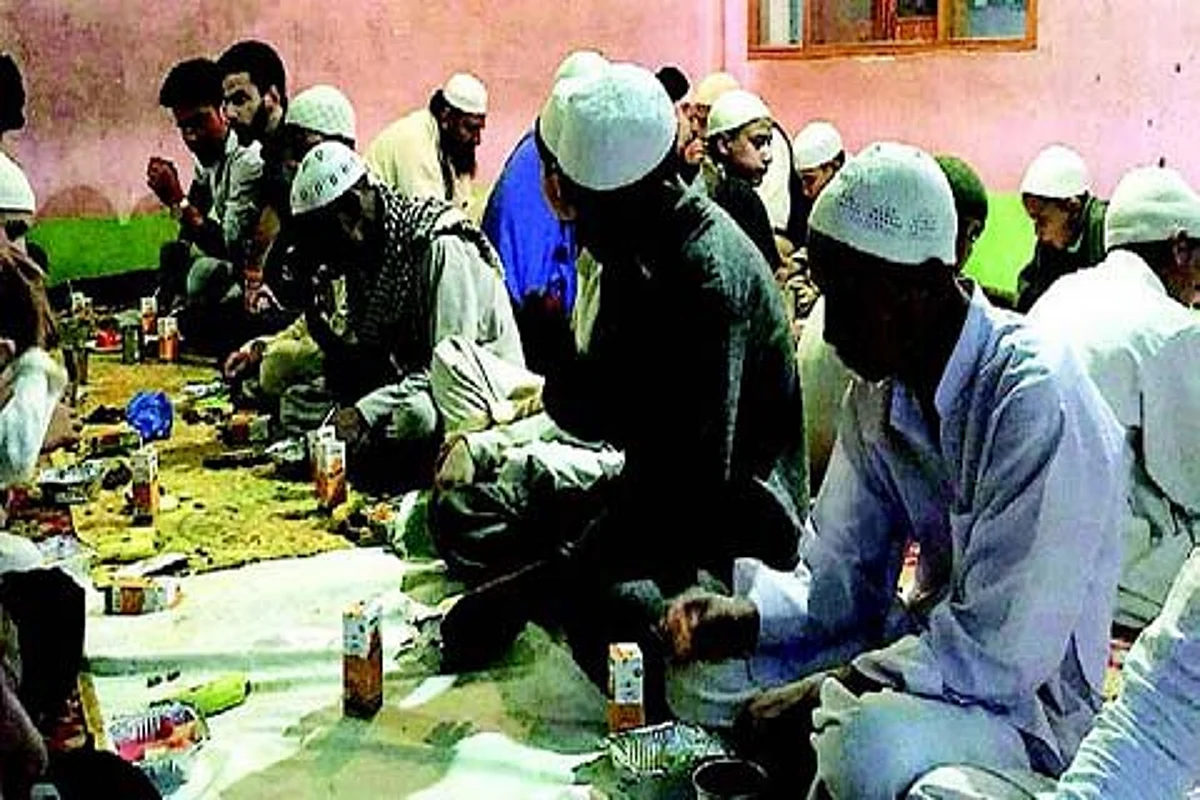 Amori Khariya organises iftar for orphans