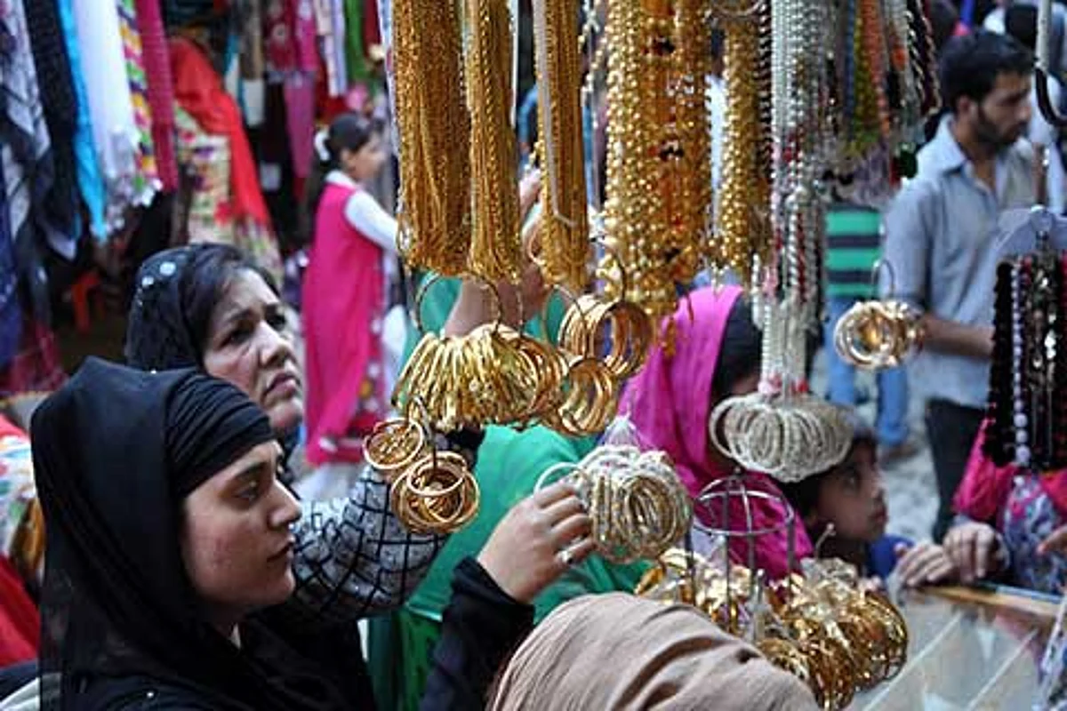 Kishtwar markets witness huge rush ahead of Eid-ul-Fitr