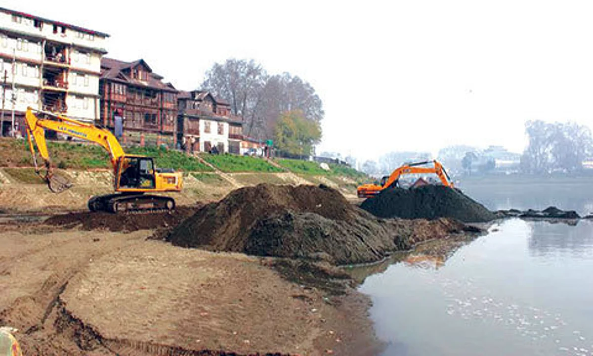 Dredging imperative downstream to avoid floods in Jhelum, advise experts