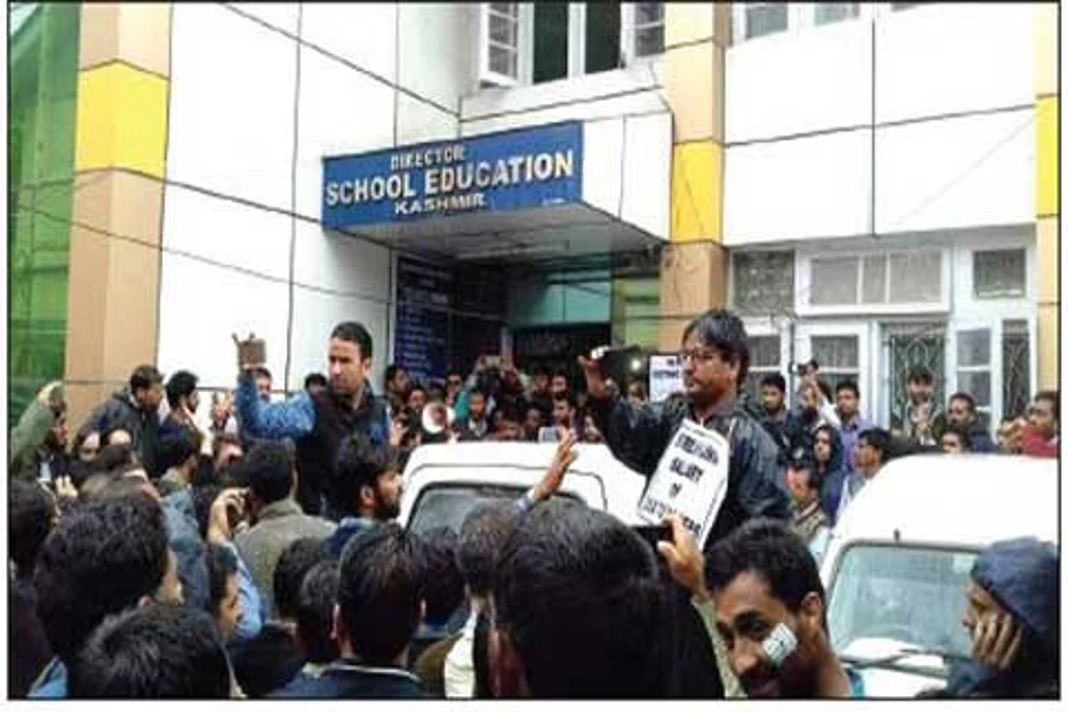 Teachers lock Directorate office for salary release