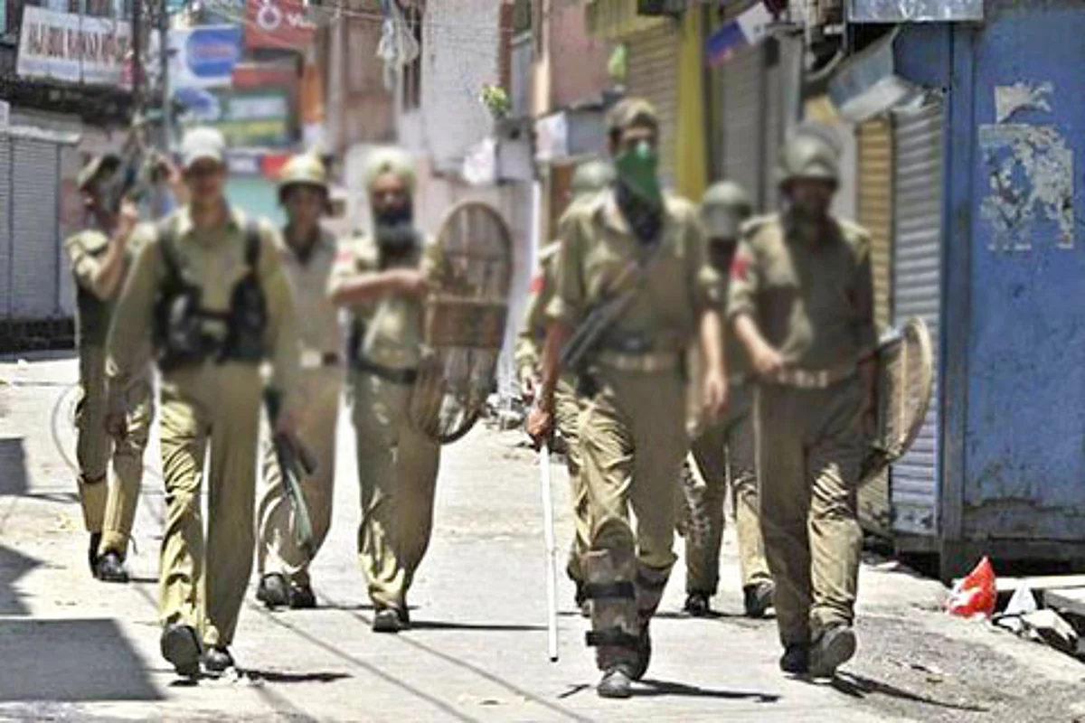 JK cops told to avoid Eid prayers in public places