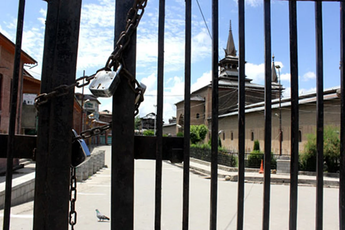 No Friday prayers at Jamia Masjid in Kashmir capital