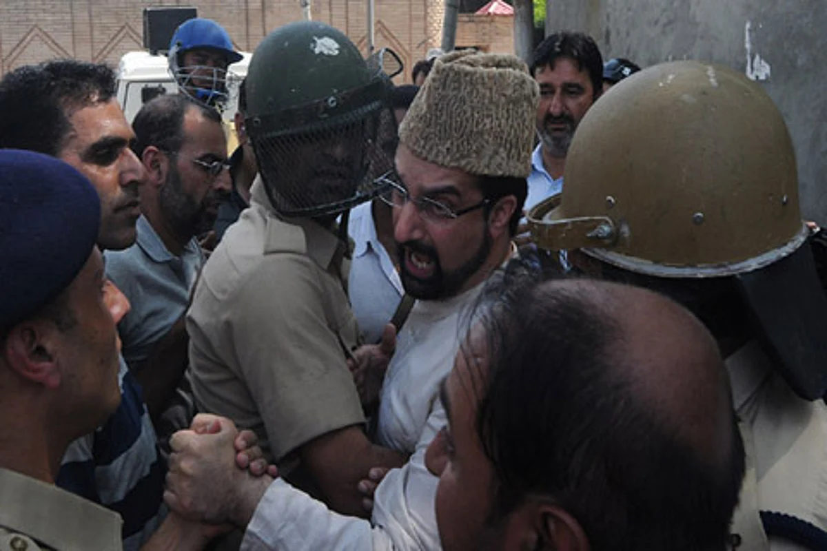 Kashmir: Mirwaiz Umar Farooq under house arrest, barred from offering Friday prayers