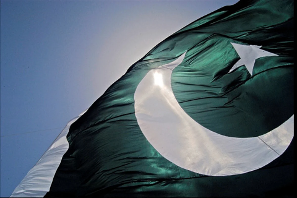 Moody’s downgrades Pak’s outlook from stable to negative