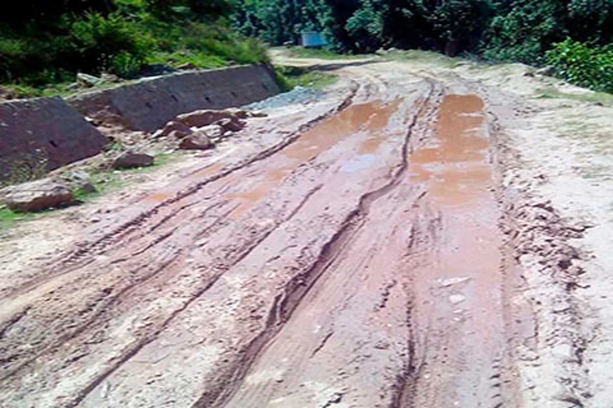 Poor roads pester Hullar, Poohi residents
