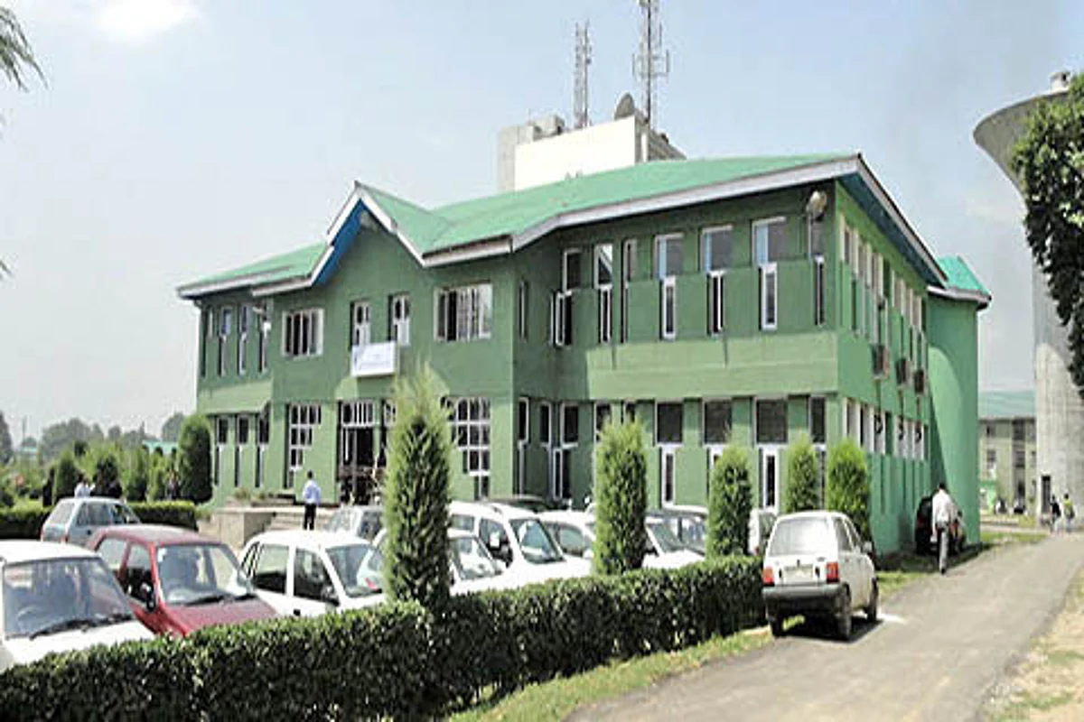 Schools of yesteryears turn into ‘ghost houses’