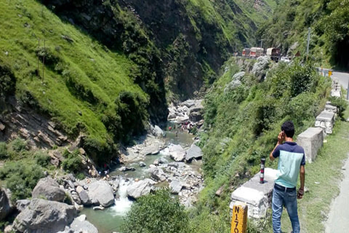 Farooq, Omar Abdullah grieved by killing of Amarnath pilgrims in Ramban accident