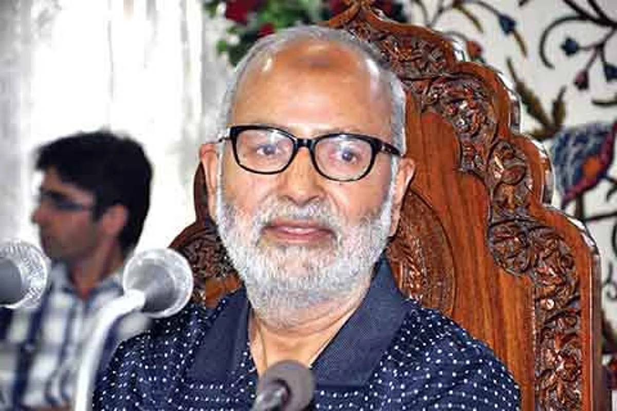 Naeem Akhtar launches helicopter service on Srinagar-Kargil sector