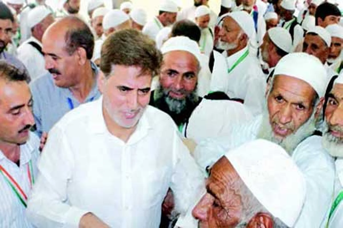 HAJJ-2017: Farooq Andrabi sees off last batch of pilgrims
