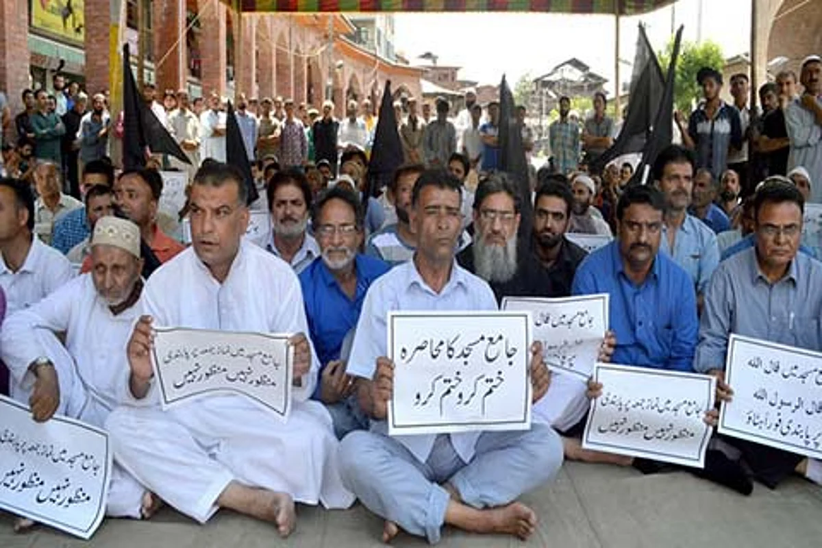 Traders protest frequent restrictions in Downtown