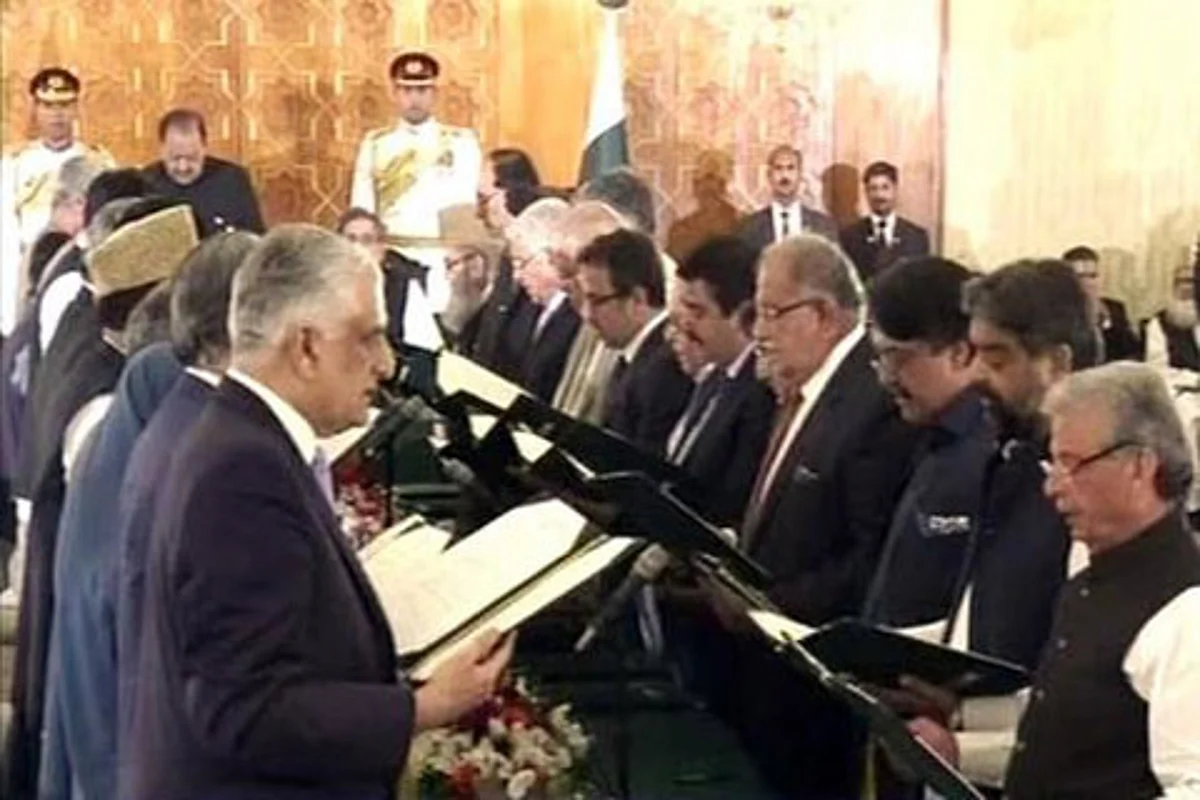 Pakistan Cabinet sworn in; Khawaja Asif may be 1st full-time FM since 2013