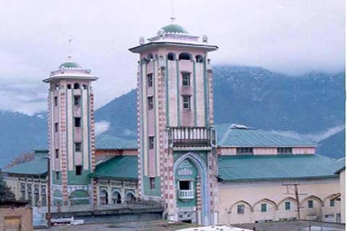 Imam Jamia Kishtwar assails Health minister for denying chopper to injured