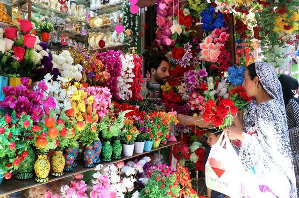 Eid shoppers throng Kishtwar markets