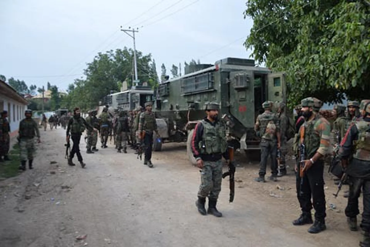Militant killed in Shopian, another surrenders: Police