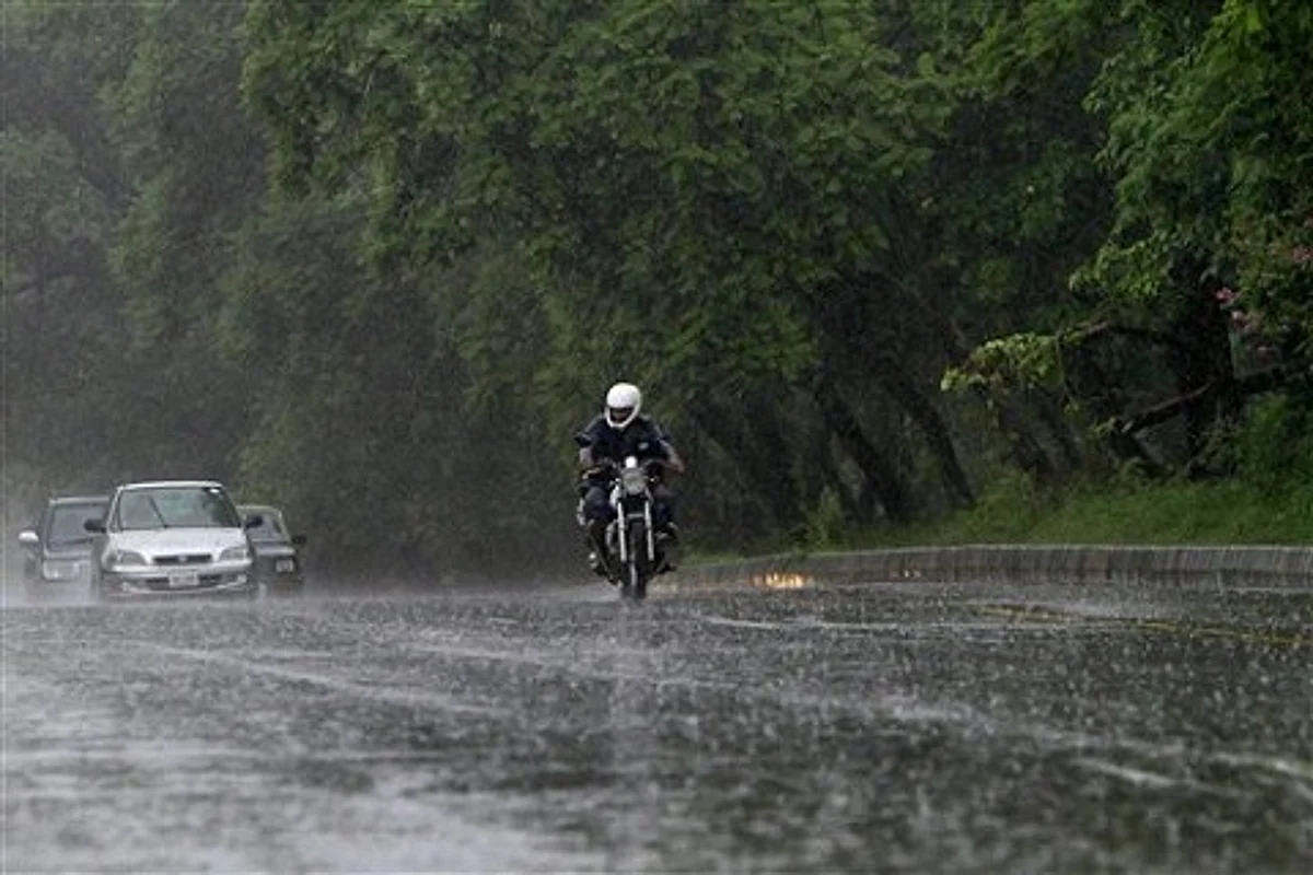 Heavy rain throws life out of gear in Rajouri, Poonch