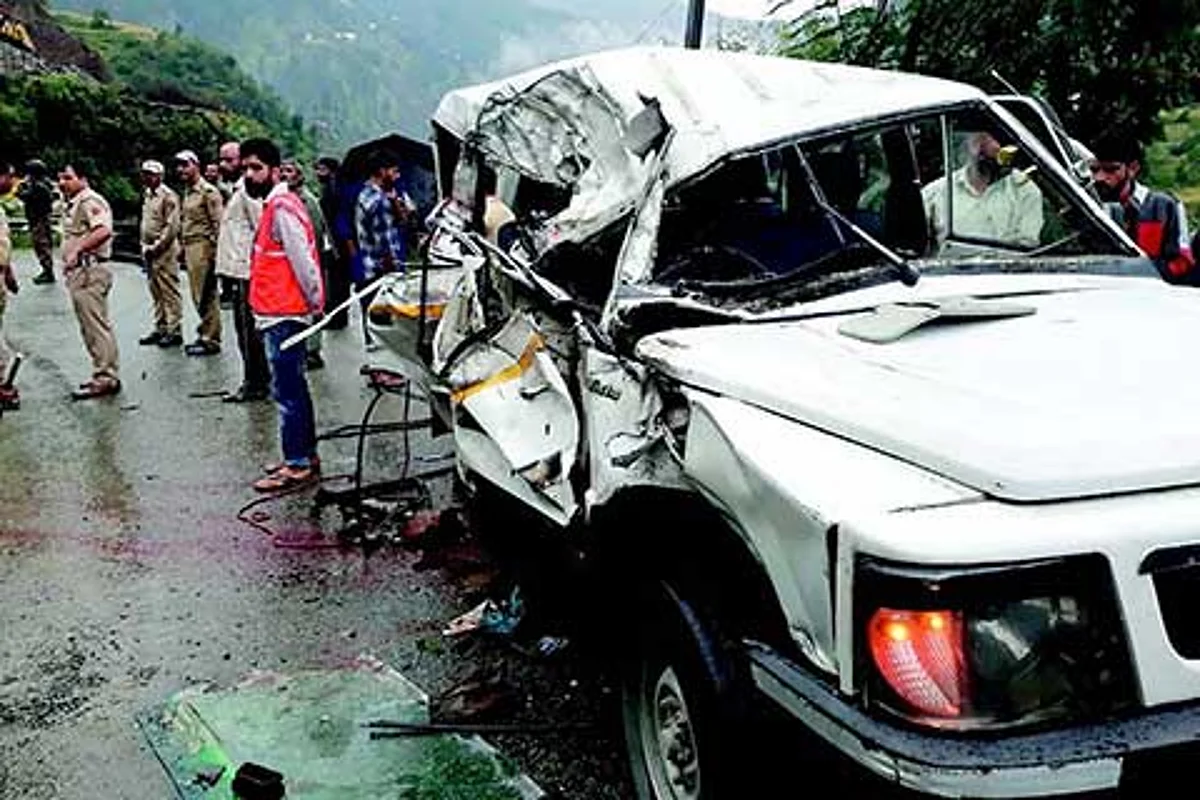 School van accident: 6 students, driver injured