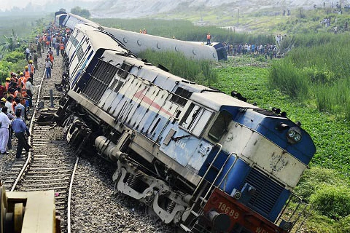 Jammu Rajdhani Express coach derails at New Delhi Railway Station