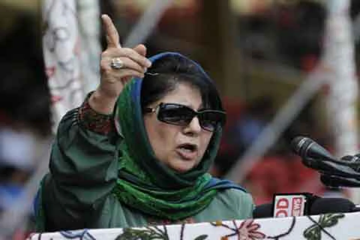 CM gives out financial relief to 17 pellet victims