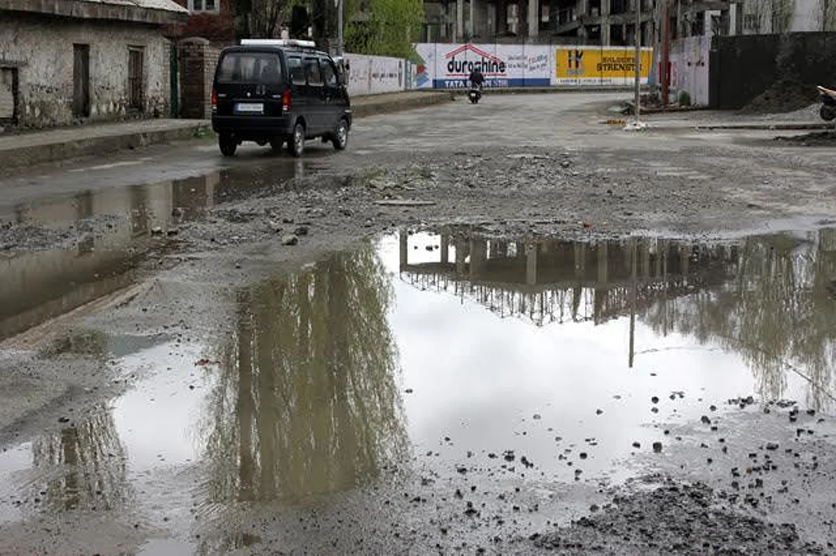 Jawahar Nagar residents decry nocturnal road repairs