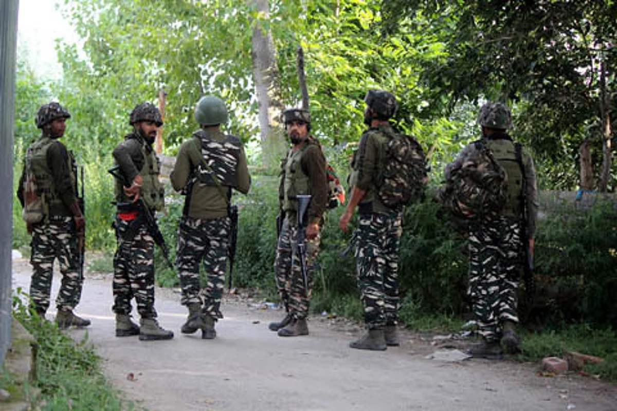 Door to door searches in Shopian village