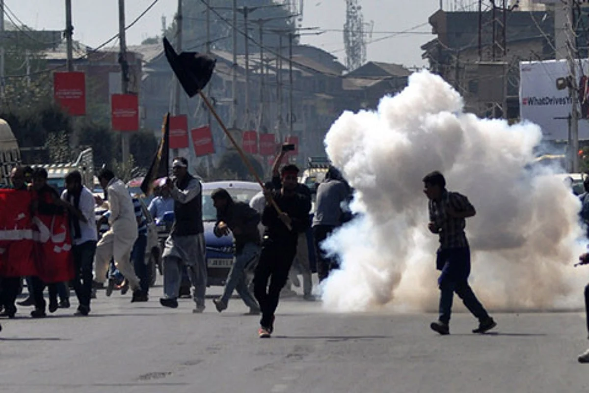 Two dozen mourners injured as police use force to stop Muharram processions in Kashmir