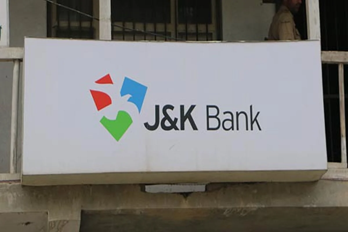 Masked gunmen loot bank in Bijbehara, police blame militants