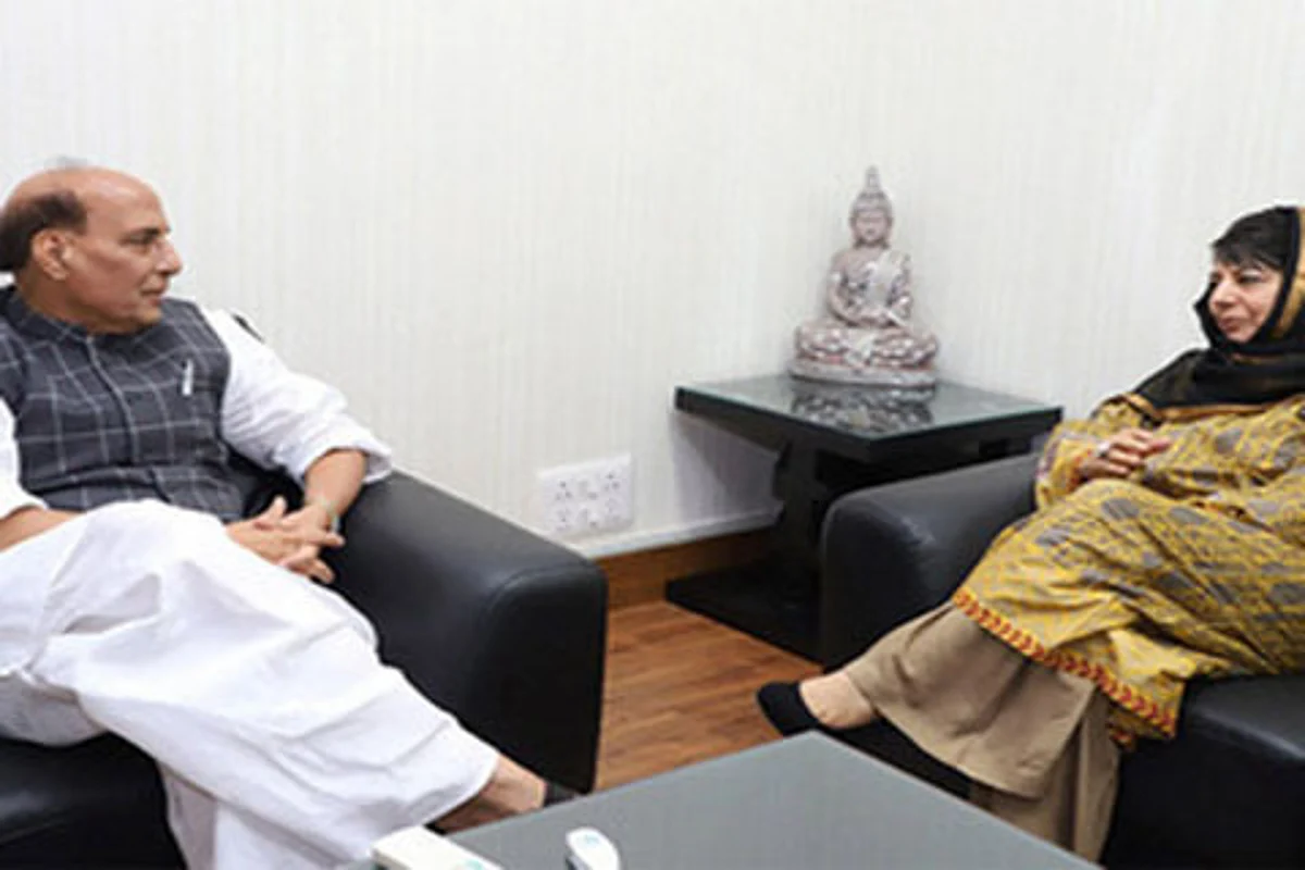 Mehbooba meets Rajnath amid spurt in violence