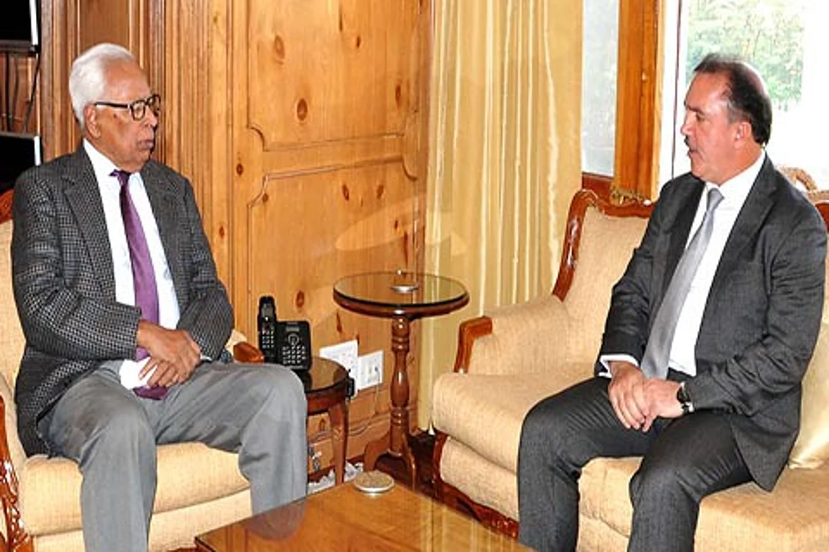 Chairman J&K Bank calls on Governor
