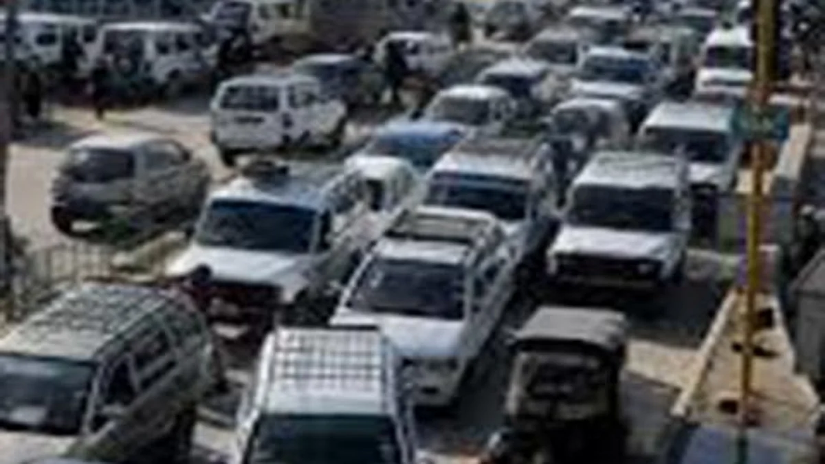 Double fare system in cabs burdening commuters