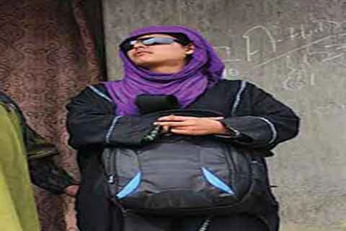 Unfazed by pellet blindness, Insha takes her Class 10 exams