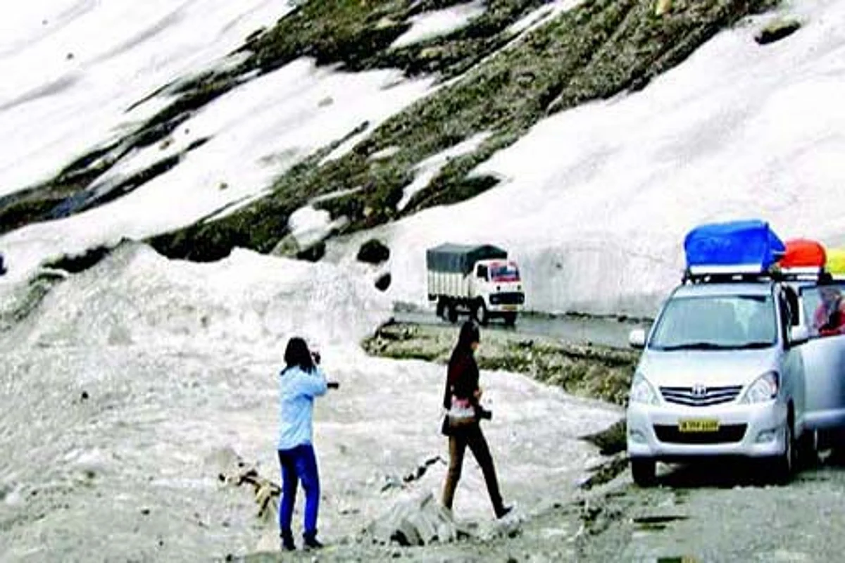 Traffic on Srinagar-Leh highway restored