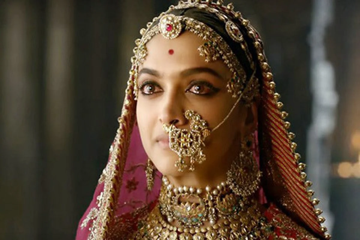 Fringe group announces Rs 1 cr for “burning Deepika alive”