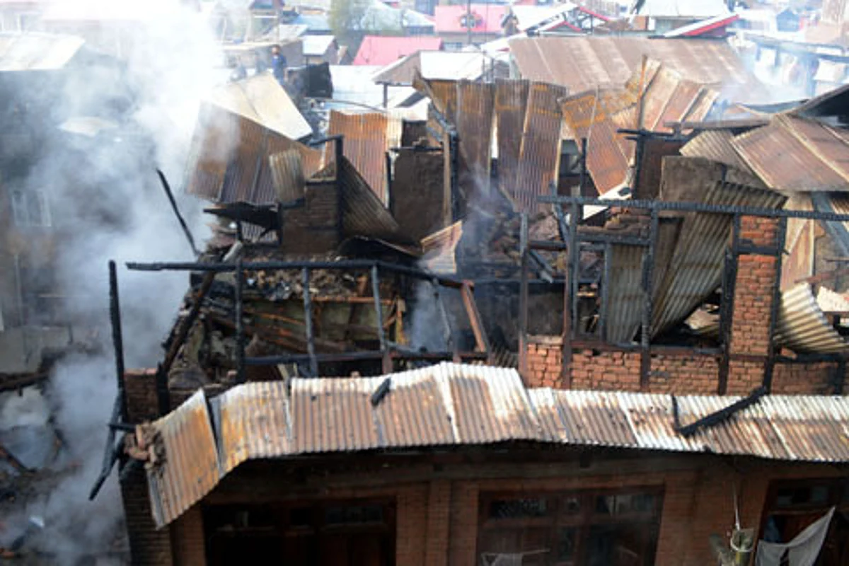 Fire guts 13 residential houses, 18 shops in south Kashmir’s Anantnag