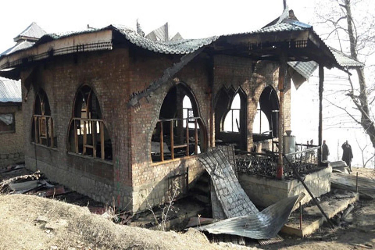 Video | Kashmir: Fire damages Nowroz Baba (RA) shrine in Khag Budgam
